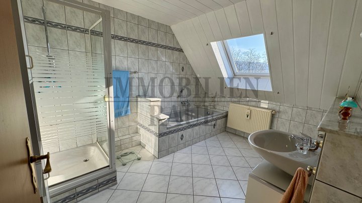 CHARMANTES, GEPFLEGTES EINFAMILIENHAUS MIT CARPORT IN DUDWEILER