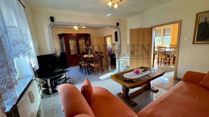 CHARMANTES, GEPFLEGTES EINFAMILIENHAUS MIT CARPORT IN DUDWEILER