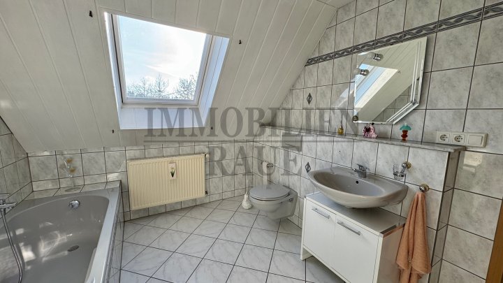 CHARMANTES, GEPFLEGTES EINFAMILIENHAUS MIT CARPORT IN DUDWEILER