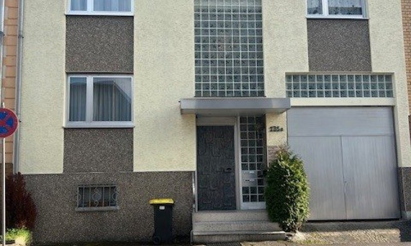 Ihr neues Zuhause: Großzügiges Familienhaus mit traumhaftem Garten