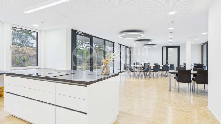 Repräsentative & moderne Gewerberäume auf 1.189 m² mit Glasfaser, Meetingräumen & Stellplätzen