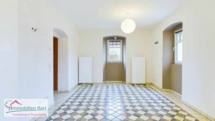 PERL: SOFORT BEZIEHBAR, WOHNUNG MIT KAMINOFEN IM 3 FAMILIENHAUS.