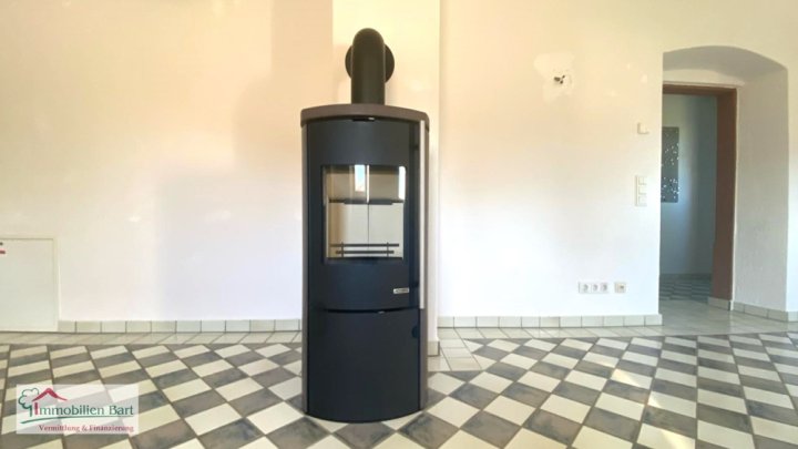 PERL: SOFORT BEZIEHBAR, WOHNUNG MIT KAMINOFEN IM 3 FAMILIENHAUS.