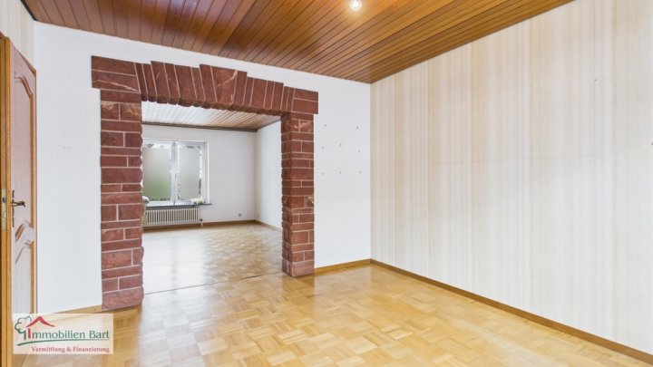 SCHWEMLINGEN: WOHNHAUS MIT GARTEN IN TOP-LAGE!