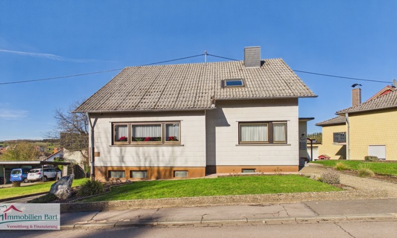 GREIMERATH (BEI ZERF): GEFPFLEGTES 1-2 FAMILIENHAUS / 2 GARAGEN / GARTEN / IN TOP WOHNLAGE!