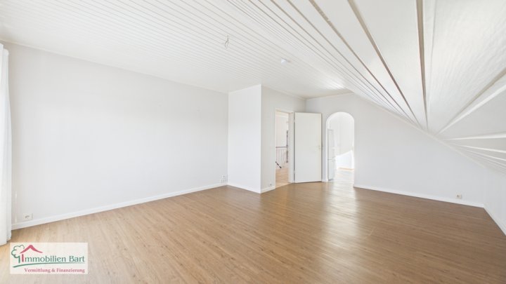 GREIMERATH (BEI ZERF): GEFPFLEGTES 1-2 FAMILIENHAUS / 2 GARAGEN / GARTEN / IN TOP WOHNLAGE!