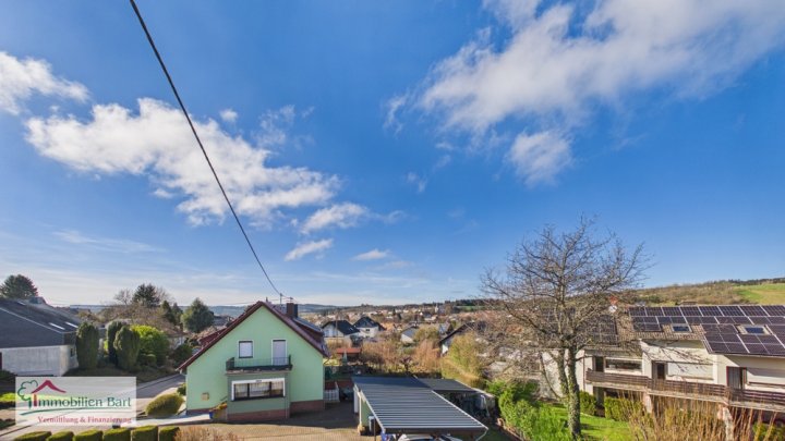 GREIMERATH (BEI ZERF): GEFPFLEGTES 1-2 FAMILIENHAUS / 2 GARAGEN / GARTEN / IN TOP WOHNLAGE!