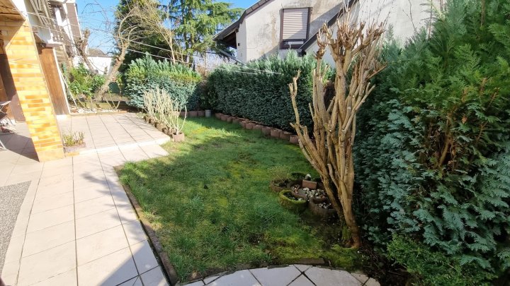 Gepflegtes Zweifamilienhaus in ruhiger Nebenstraße von Püttlingen