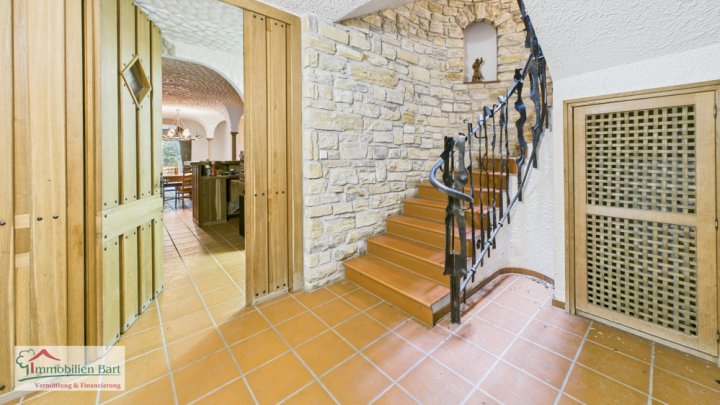 GEMEINDE LOSHEIM: GROßZÜGIGES GENERATIONSHAUS IN TOP LAGE