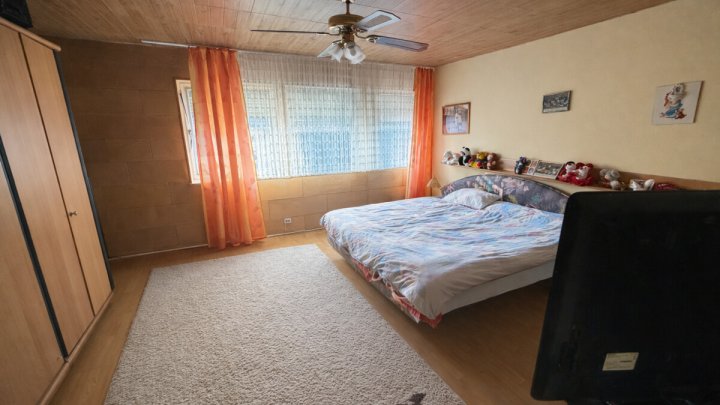 Bungalow-Doppelhaushälfte mit ca. 200 m² Wohnfläche auf einer Ebene