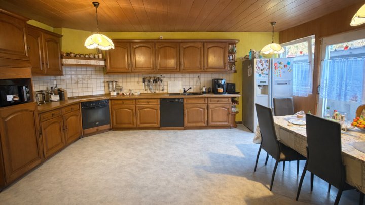 Bungalow-Doppelhaushälfte mit ca. 200 m² Wohnfläche auf einer Ebene