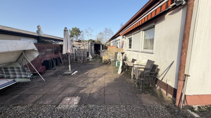Bungalow-Doppelhaushälfte mit ca. 200 m² Wohnfläche auf einer Ebene