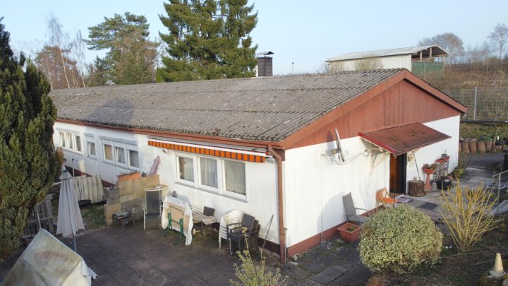 Bungalow-Doppelhaushälfte mit ca. 200 m² Wohnfläche auf einer Ebene