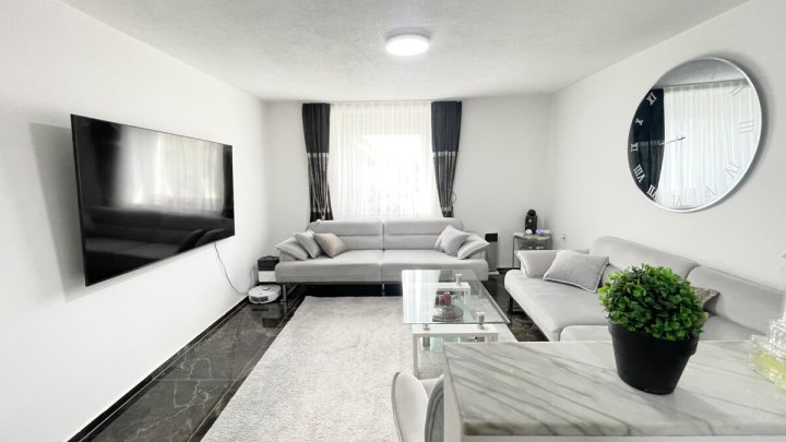 Familienfreundliches Haus mit PV-Anlage, Garten und Stellplätzen