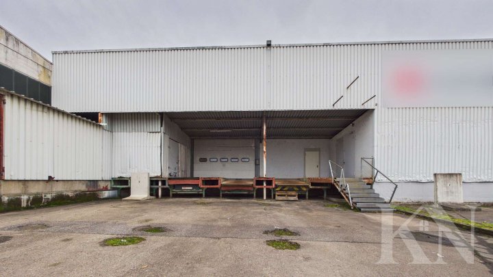 Logistik- und Gewerbefläche mit 14 Überladebrücken – flexibel teilbar