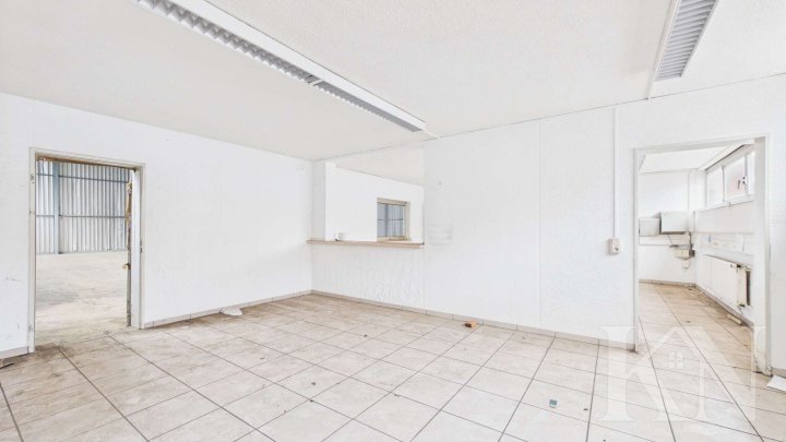 Logistik- und Gewerbefläche mit 14 Überladebrücken – flexibel teilbar