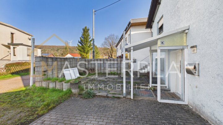 Einzugsbereites EFH mit Garage