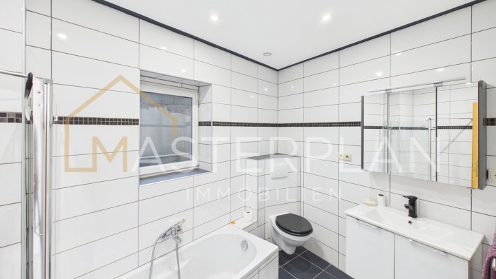 Einzugsbereites EFH mit Garage