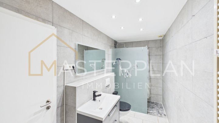 Einzugsbereites EFH mit Garage