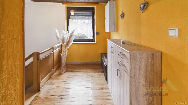 Seltene Gelegenheit in Saarfels: Einfamilienhaus mit viel Platz und Garten