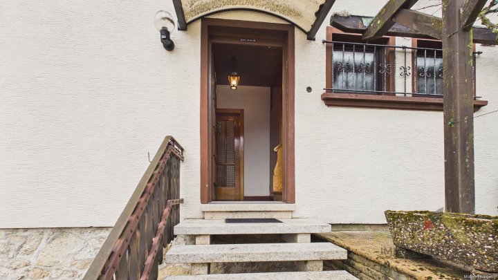 Seltene Gelegenheit in Saarfels: Einfamilienhaus mit viel Platz und Garten