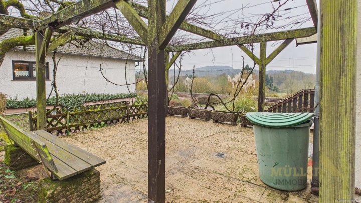 Seltene Gelegenheit in Saarfels: Einfamilienhaus mit viel Platz und Garten