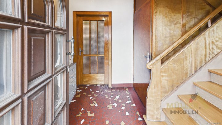 Seltene Gelegenheit in Saarfels: Einfamilienhaus mit viel Platz und Garten