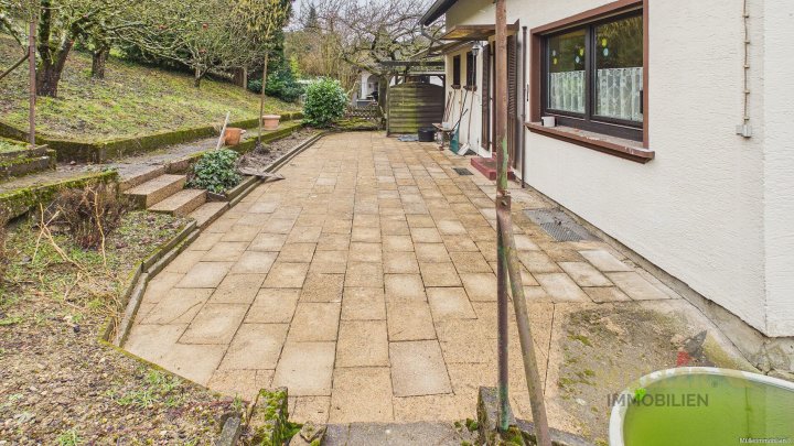 Seltene Gelegenheit in Saarfels: Einfamilienhaus mit viel Platz und Garten