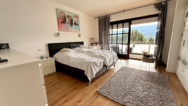 Schönes Ein-bis Zweifamilienhaus auf ca. 295 m² im Grünen mit Außenpool - Einliegerwohnung möglich