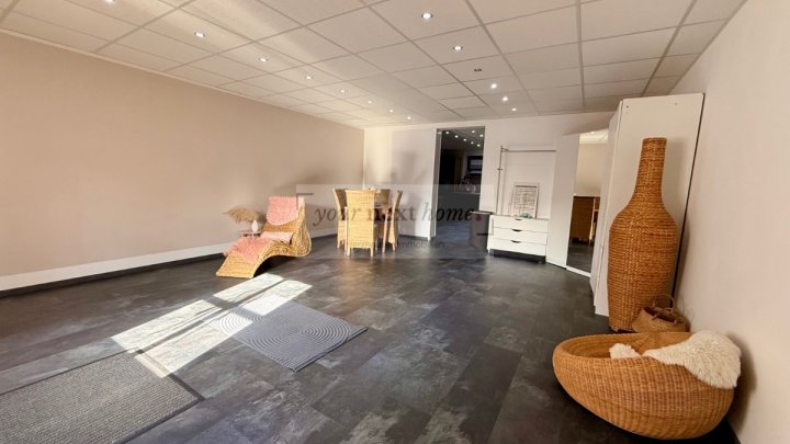 Schönes Ein-bis Zweifamilienhaus auf ca. 295 m² im Grünen mit Außenpool - Einliegerwohnung möglich