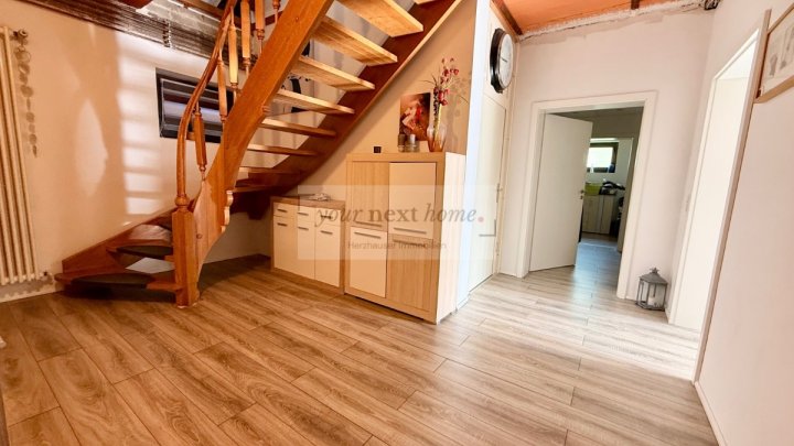 Schönes Ein-bis Zweifamilienhaus auf ca. 295 m² im Grünen mit Außenpool - Einliegerwohnung möglich