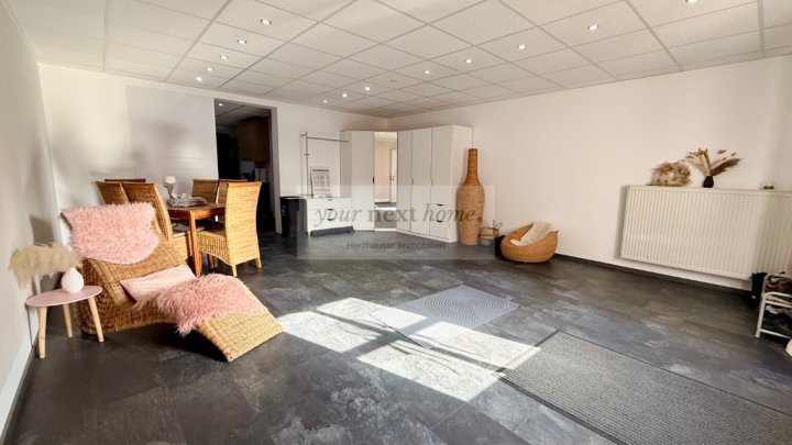 Schönes Ein-bis Zweifamilienhaus auf ca. 295 m² im Grünen mit Außenpool - Einliegerwohnung möglich