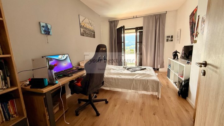 Schönes Ein-bis Zweifamilienhaus auf ca. 295 m² im Grünen mit Außenpool - Einliegerwohnung möglich