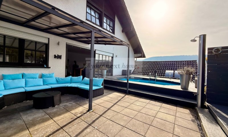 Schönes Ein-bis Zweifamilienhaus auf ca. 295 m² im Grünen mit Außenpool - Einliegerwohnung möglich