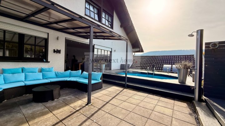 Schönes Ein-bis Zweifamilienhaus auf ca. 295 m² im Grünen mit Außenpool - Einliegerwohnung möglich