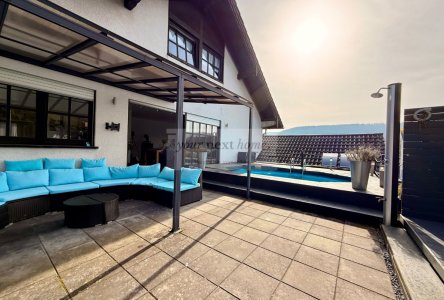 Terrasse mit Pool