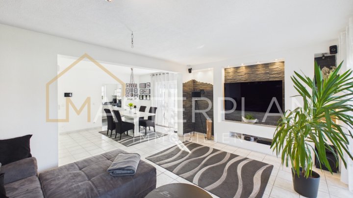 Einfamilienhaus mit Wallbox und moderner Photovoltaik