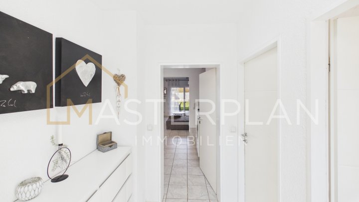 Einfamilienhaus mit Wallbox und moderner Photovoltaik