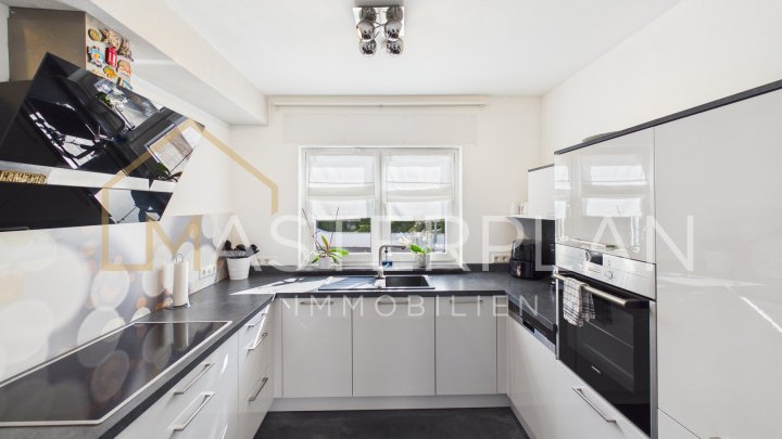 Einfamilienhaus mit Wallbox und moderner Photovoltaik