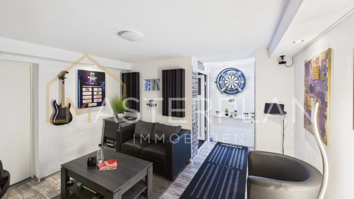 Einfamilienhaus mit Wallbox und moderner Photovoltaik