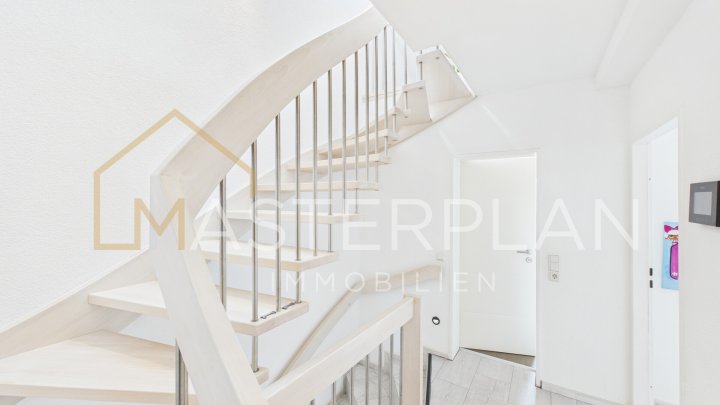 Einfamilienhaus mit Wallbox und moderner Photovoltaik