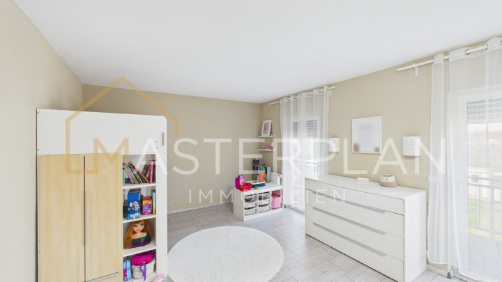 Einfamilienhaus mit Wallbox und moderner Photovoltaik