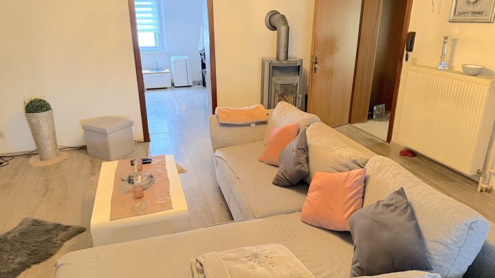 Zentrales Einfamilienhaus für große Familien oder zwei Wohnungen mit großem Garten