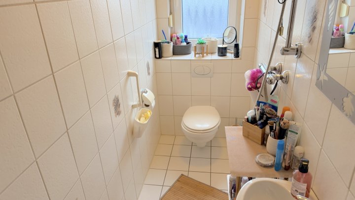 Zentrales Einfamilienhaus für große Familien oder zwei Wohnungen mit großem Garten