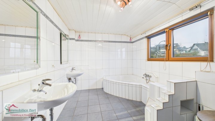 MERZIG-SCHWEMLINGEN: 

124 M² - WOHNUNG IN RUHIGER WOHNLAGE!