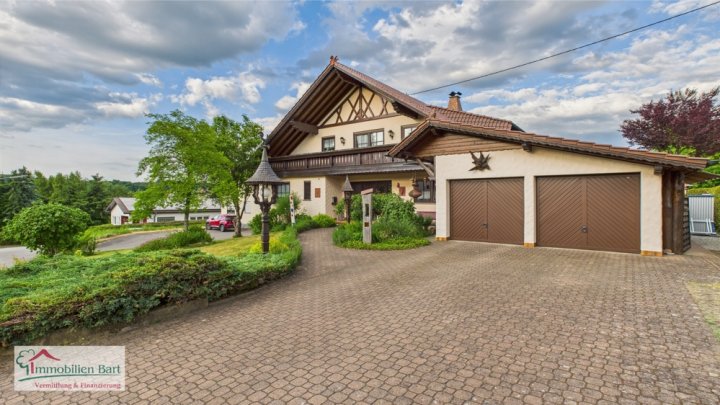 SOFORT VERFÜGBAR! GEPFLEGTES WOHNHAUS MIT TOLLEM GARTEN IN GEFRAGTER WOHNLAGE!