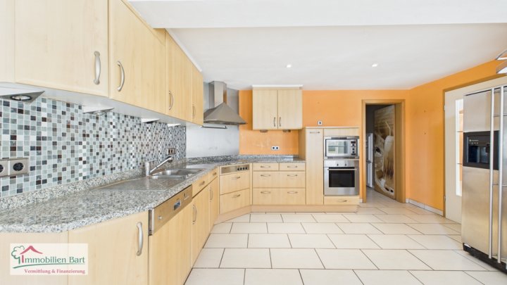 GRENZNÄHE: GEPFLEGTES 228 M² WOHNHAUS MIT TOP FERNSICHT!