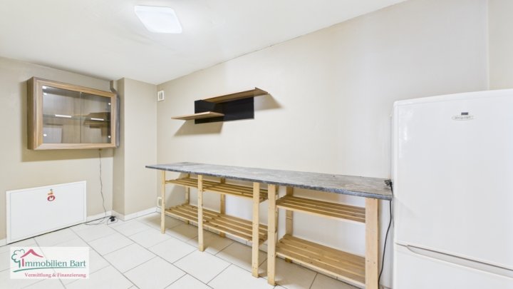 GRENZNÄHE: GEPFLEGTES 228 M² WOHNHAUS MIT TOP FERNSICHT!