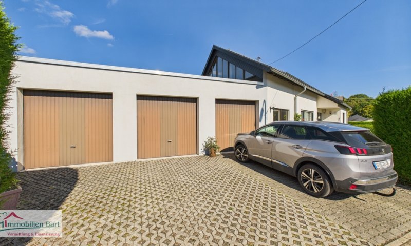 GRENZE LUXEMBURG: 4 GARAGEN / GEPFLEGTES WOHNHAUS MIT 2 WOHNUNGEN / SOFORT VERFÜGBAR!