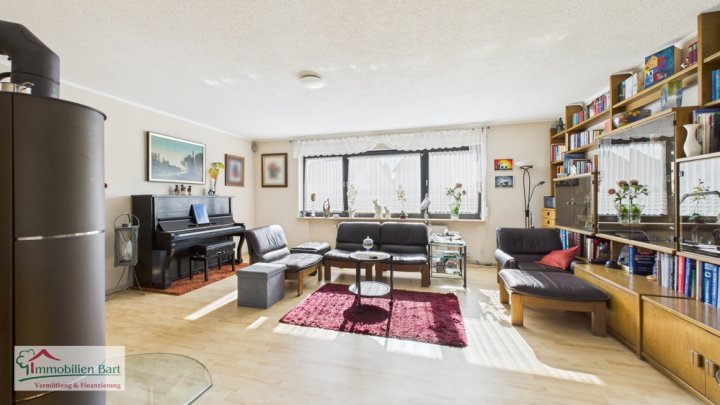 GRENZE LUXEMBURG: 4 GARAGEN / GEPFLEGTES WOHNHAUS MIT 2 WOHNUNGEN / SOFORT VERFÜGBAR!